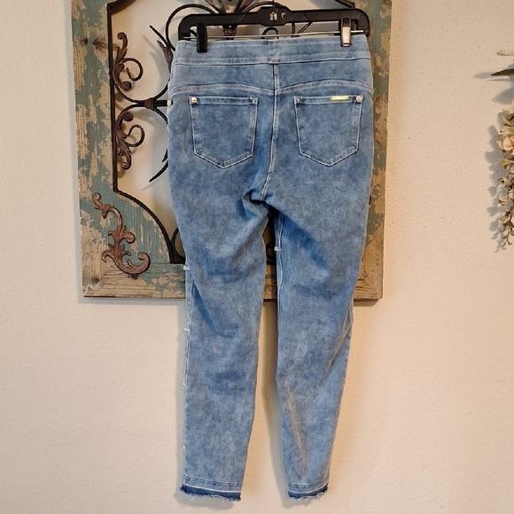 Peter Nygard Blue Cropped Ankle Jeans with Distressed Stripes. NWOT Size SMALL - Picture 8 of 14